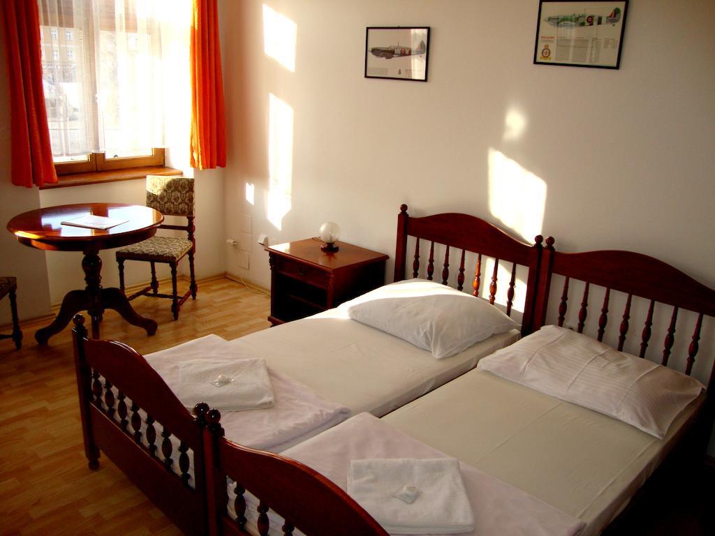 Čáslav 阿维亚蒂克旅馆酒店 外观 照片