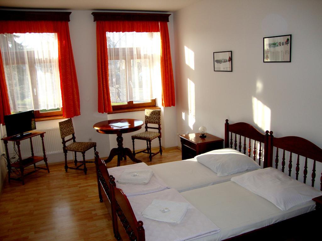 Čáslav 阿维亚蒂克旅馆酒店 外观 照片