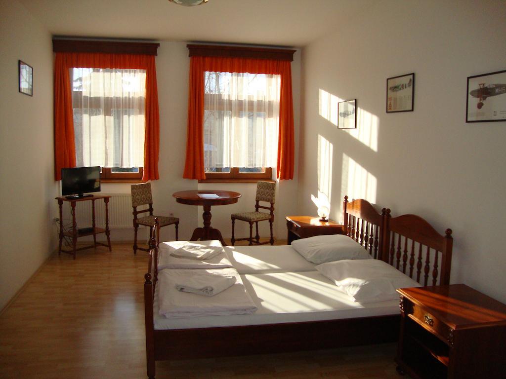 Čáslav 阿维亚蒂克旅馆酒店 客房 照片